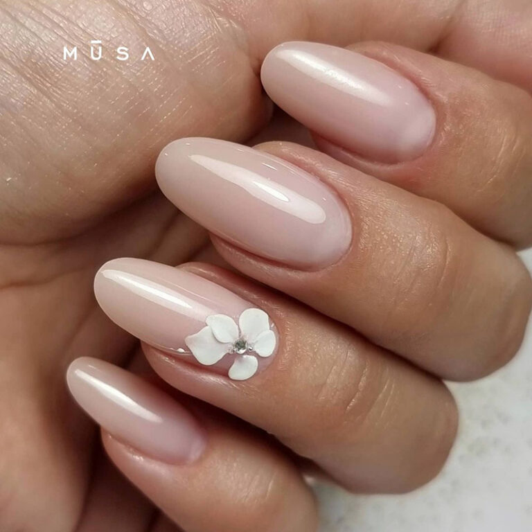 Fleurs nail art: idées et tutoriels pour un look floral